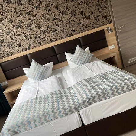 Lacin Hotell 3*