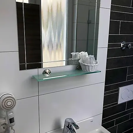 Lacin Szálloda Nürnberg