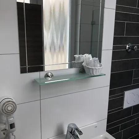 Lacin Hotell 3*